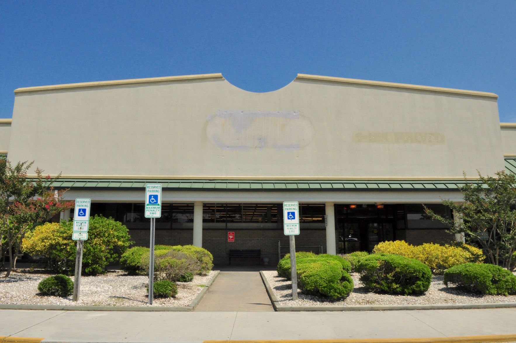 Loaves and Fishes Thrift Store moves into former Walgreens space